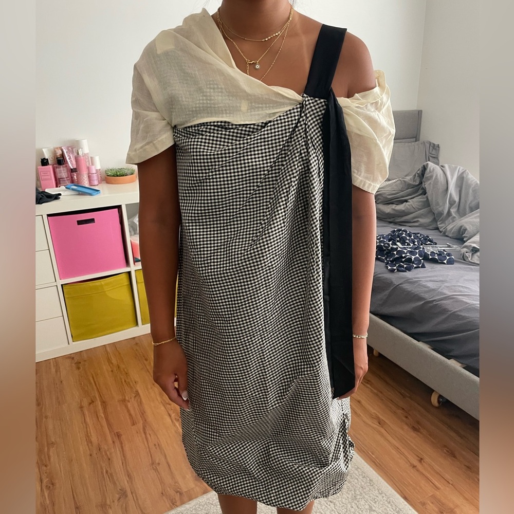 One shoulder dress